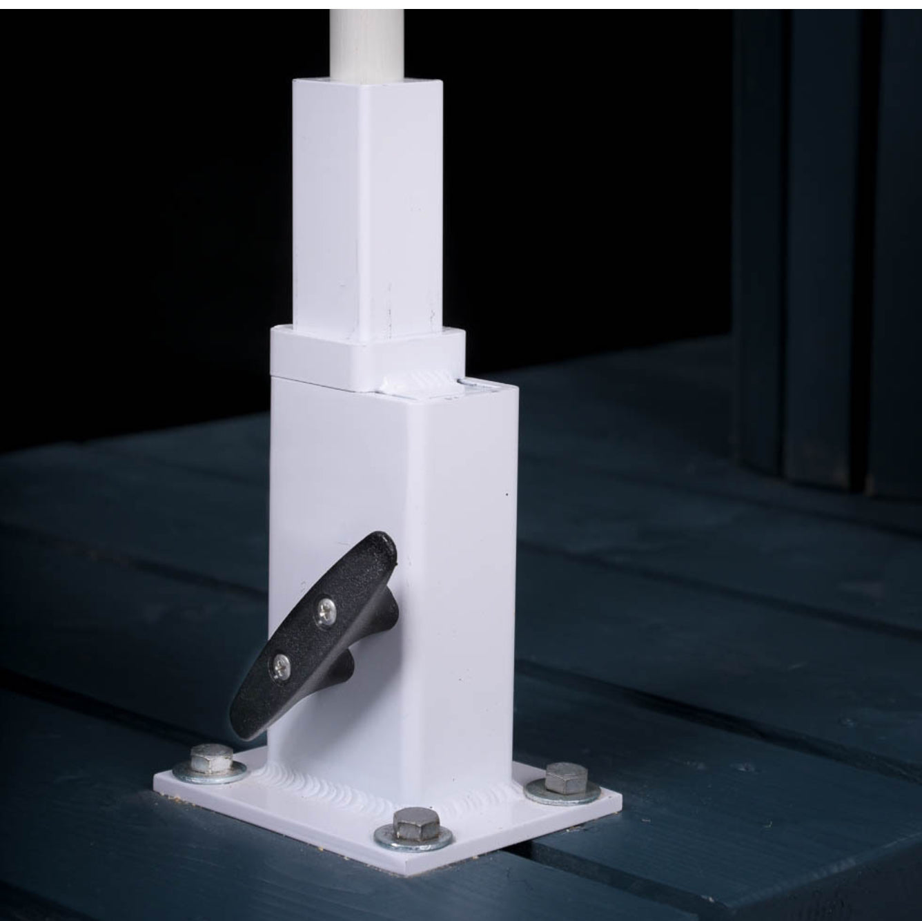 Mooring Whip Deck Mounted Pivots To Vertical Position